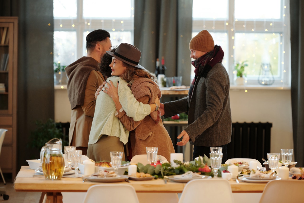 People greeting each other at a dinner party and saying hello in Italian.