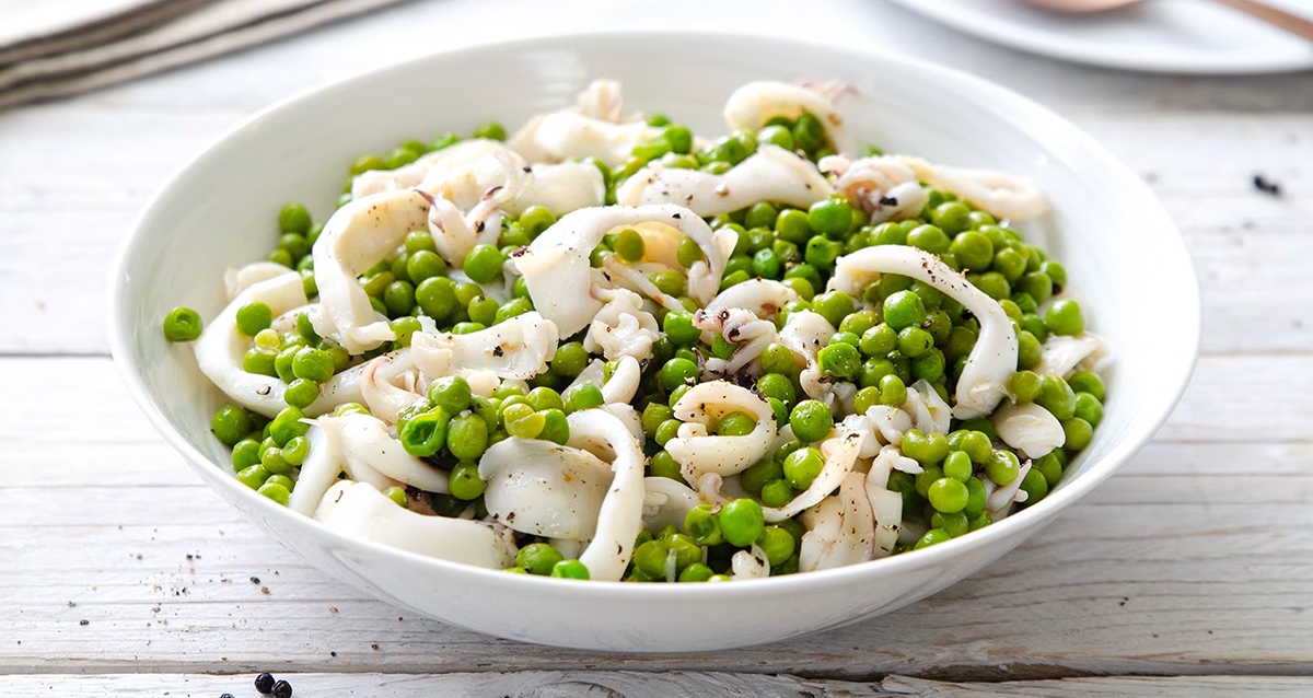Seppie e piselli is cuttlefish and pea stew.