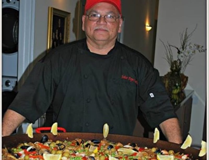 feeding-hungry-clients-authentic-spanish-paella.jpg