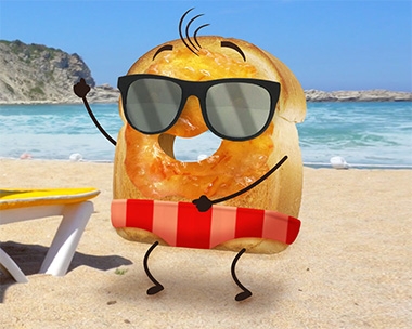 Celebrate sunny birthdays with ecards made to match the season.