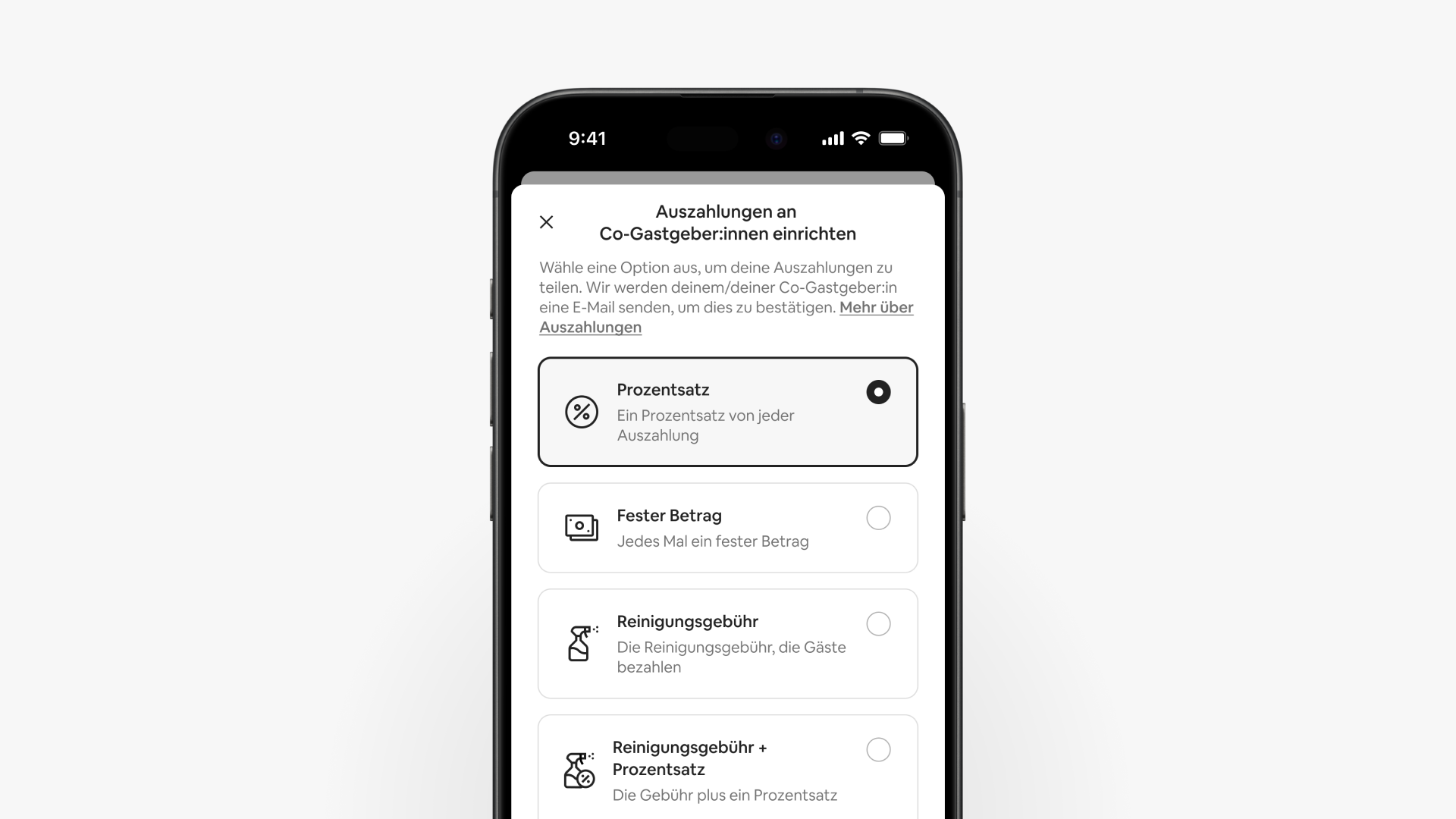 Ein Smartphone-Bildschirm zeigt die Seite für Auszahlungen an Co-Gastgeber:innen mit vier Optionen, um einen Teil der Einkünfte weiterzugeben.
