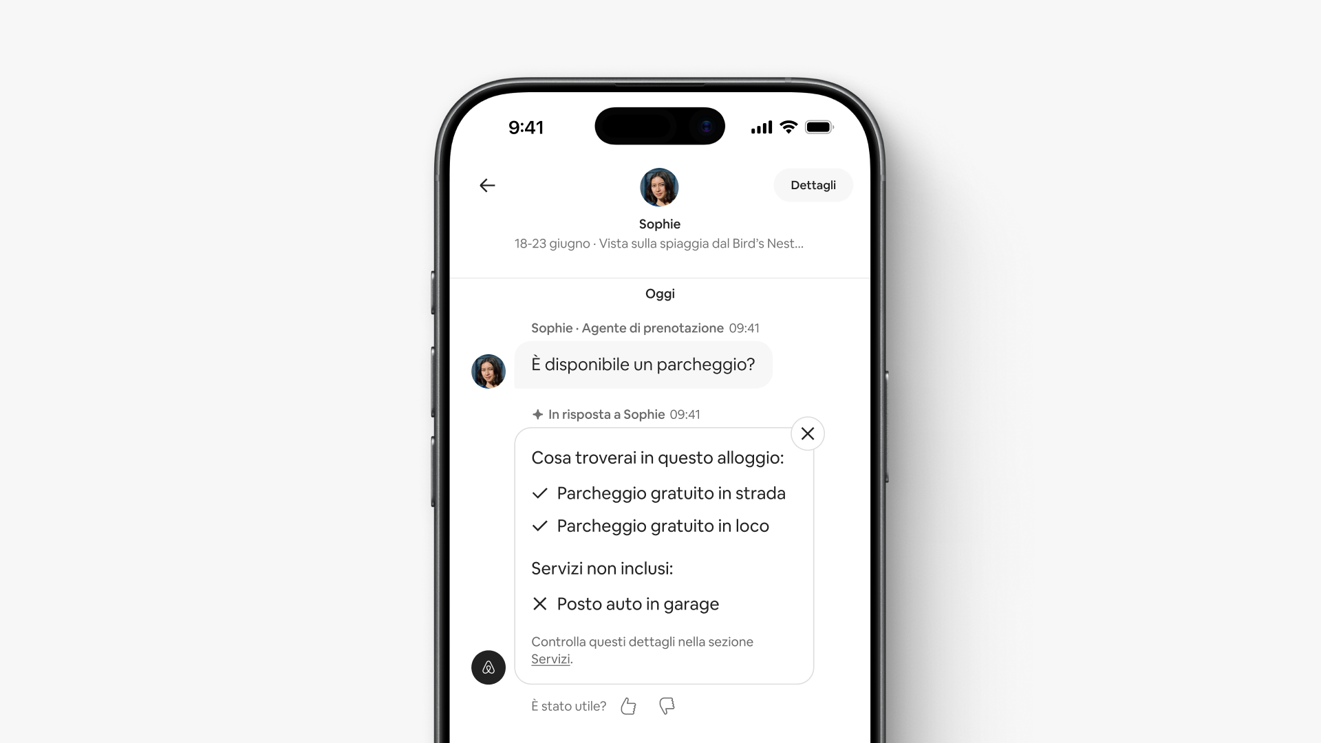 In un messaggio, l'ospite Sophie chiede: "È disponibile un parcheggio?" Riceve quindi una risposta automatica con un link ai servizi indicati nell'annuncio.