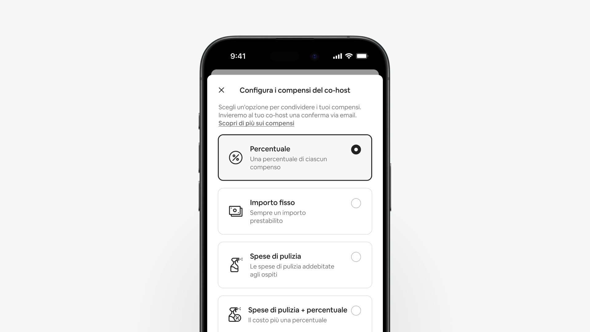 Lo schermo di uno smartphone mostra la pagina dei compensi dei co-host, con quattro opzioni per condividerli.