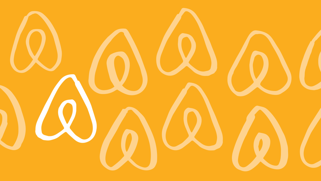 Meerdere witte Airbnb-logo 's op een mosterdgele achtergrond