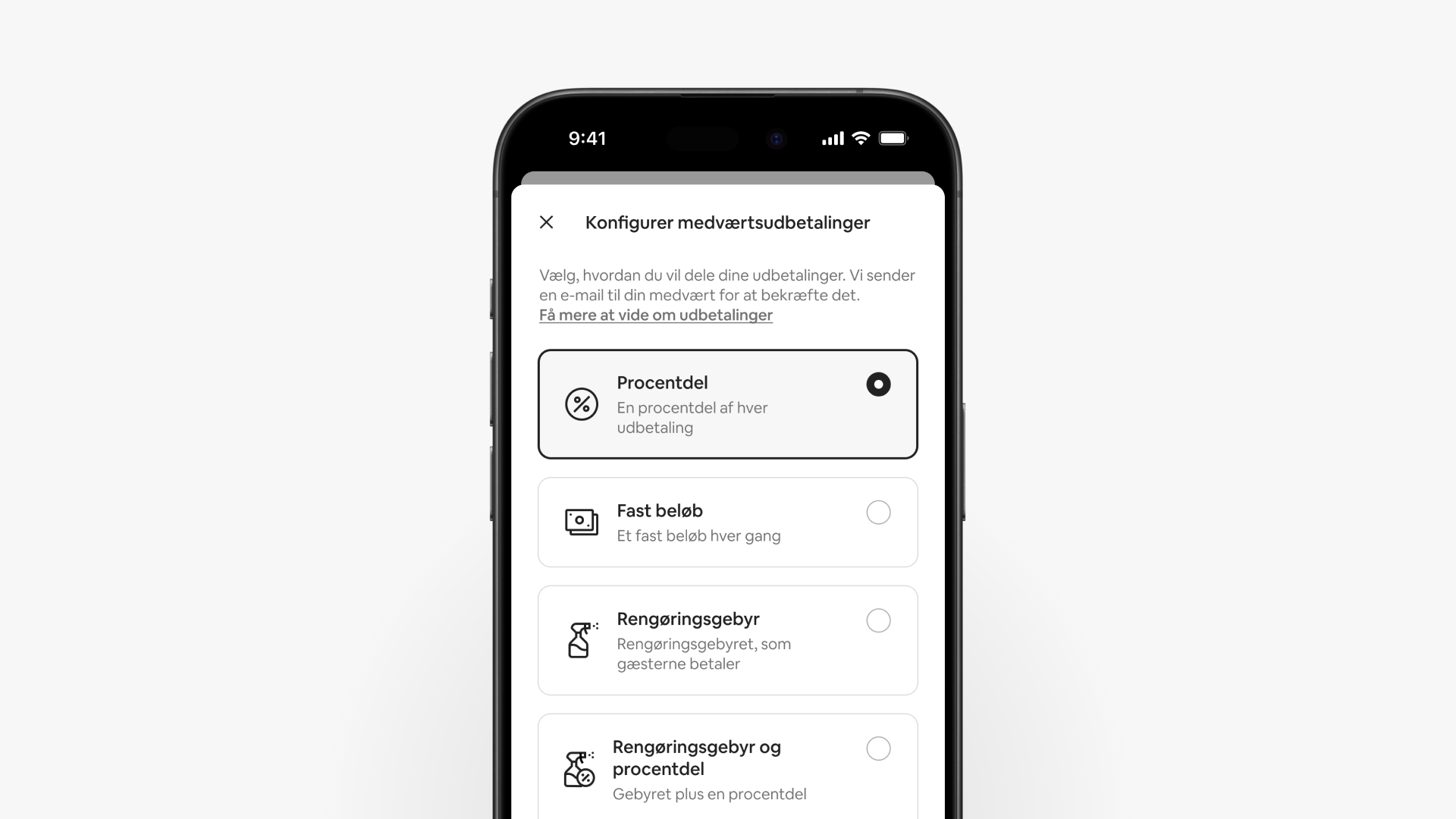 En smartphoneskærm viser siden med medværtsudbetalinger med fire muligheder for at dele udbetalinger.
