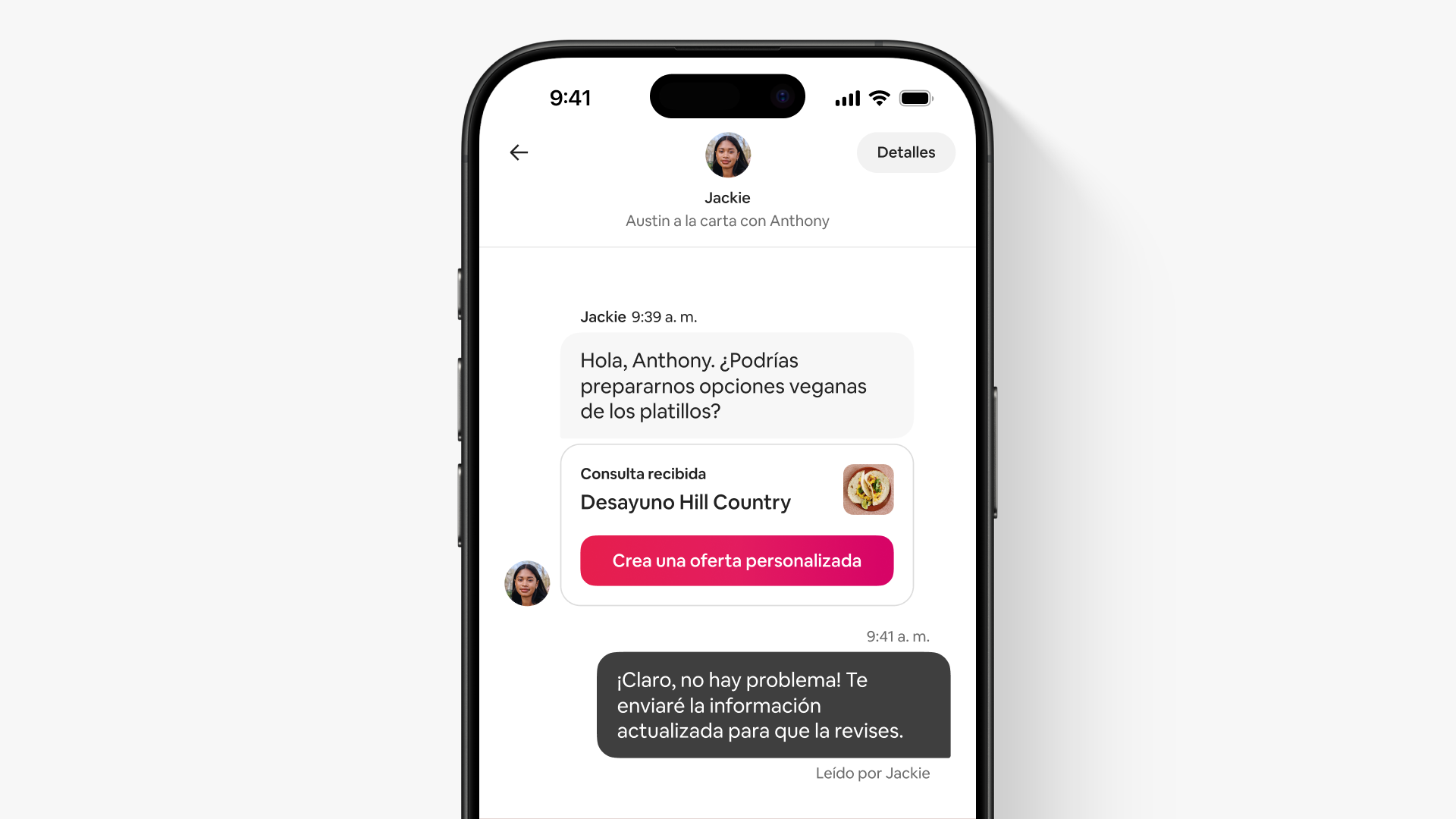 Una pantalla en la pestaña Comunicaciones de la aplicación de Airbnb muestra a una participante que le pide a un anfitrión de servicios una oferta personalizada.