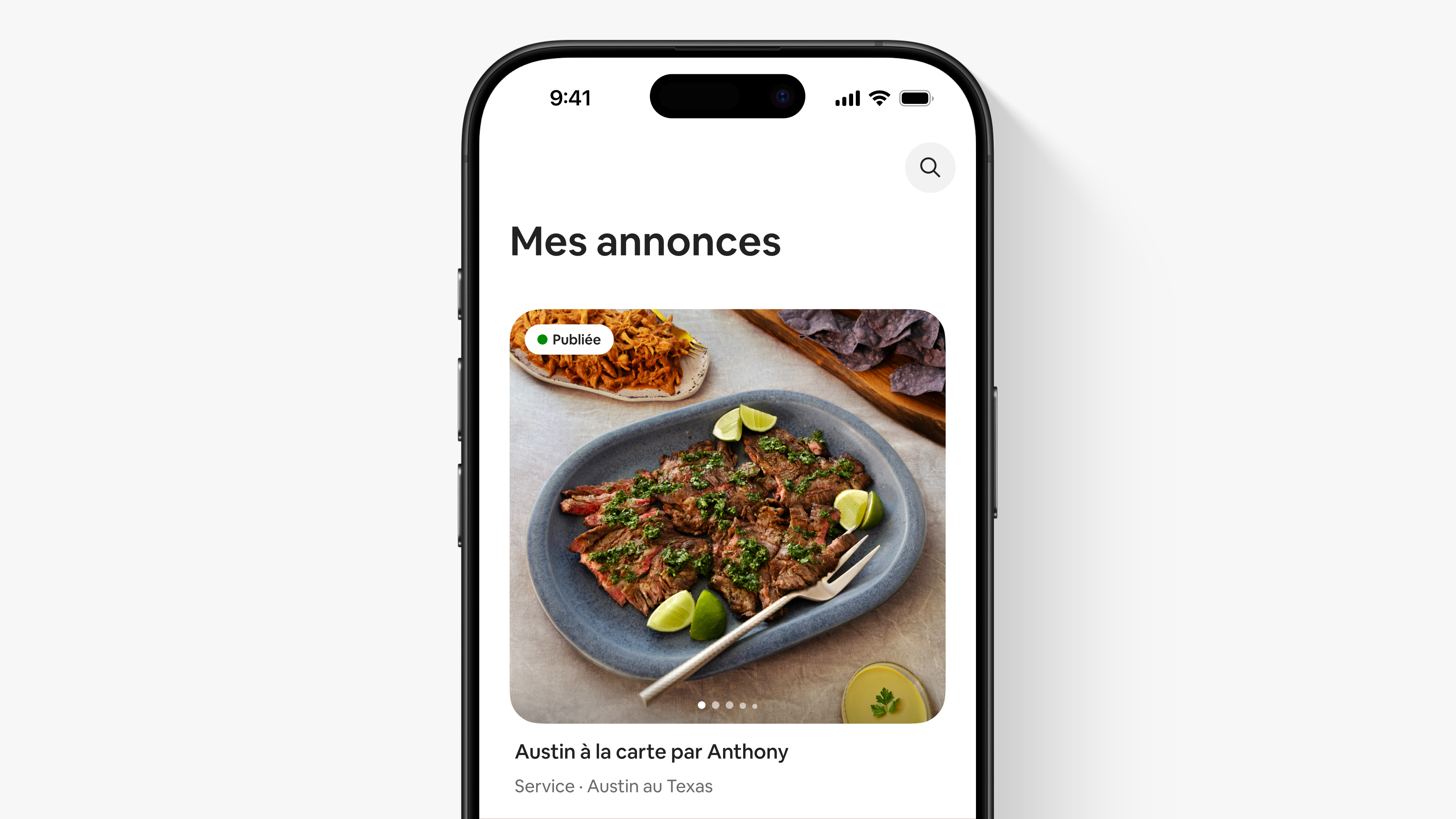 Un écran de l'appli Airbnb montre la photo d'un plat pour un service appelé Austin à la carte par Anthony.