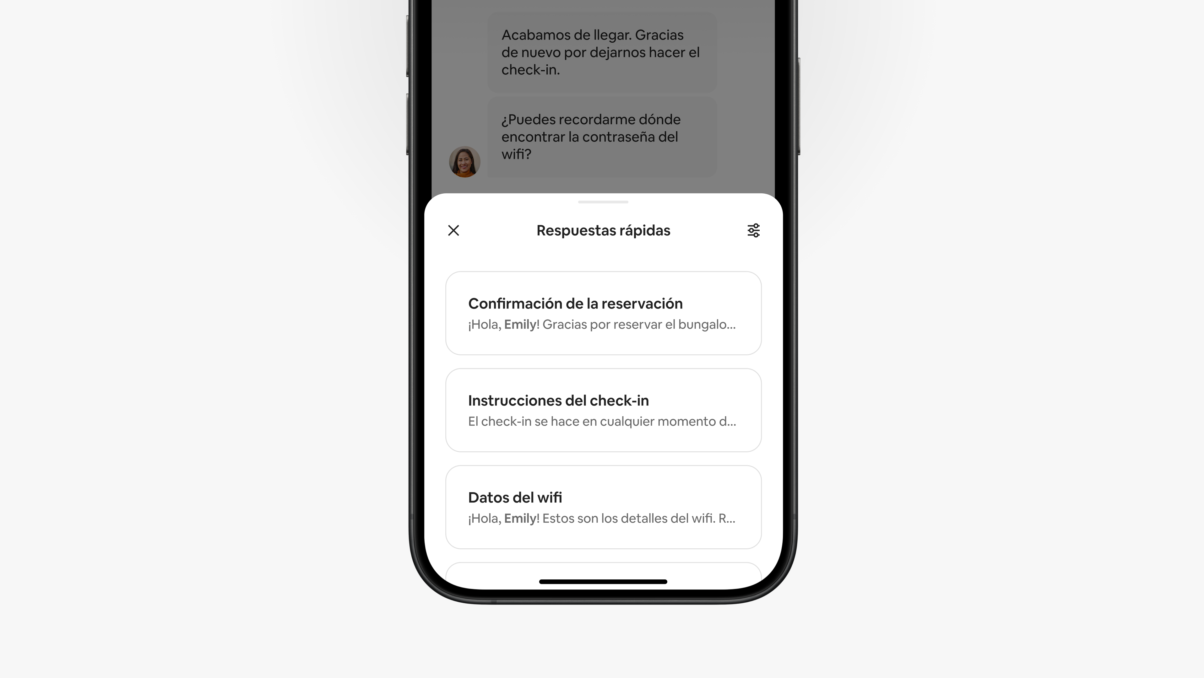 Una pantalla en la app de Airbnb muestra un menú de respuestas rápidas que un anfitrión puede usar para contestar a un huésped durante su conversación.