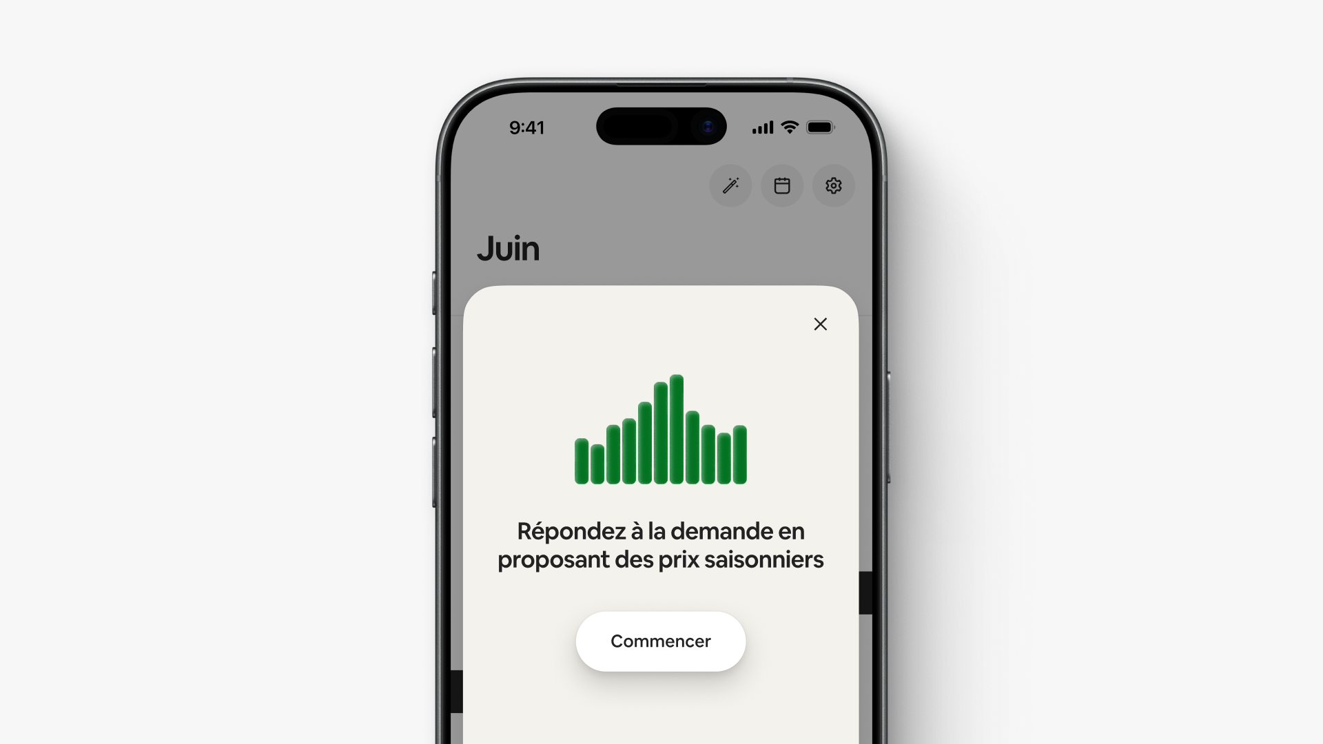 Un écran de l'application montre un diagramme à barres qui affiche des prix au mois, accompagné de la mention « Répondez à la demande en proposant des prix saisonniers. »