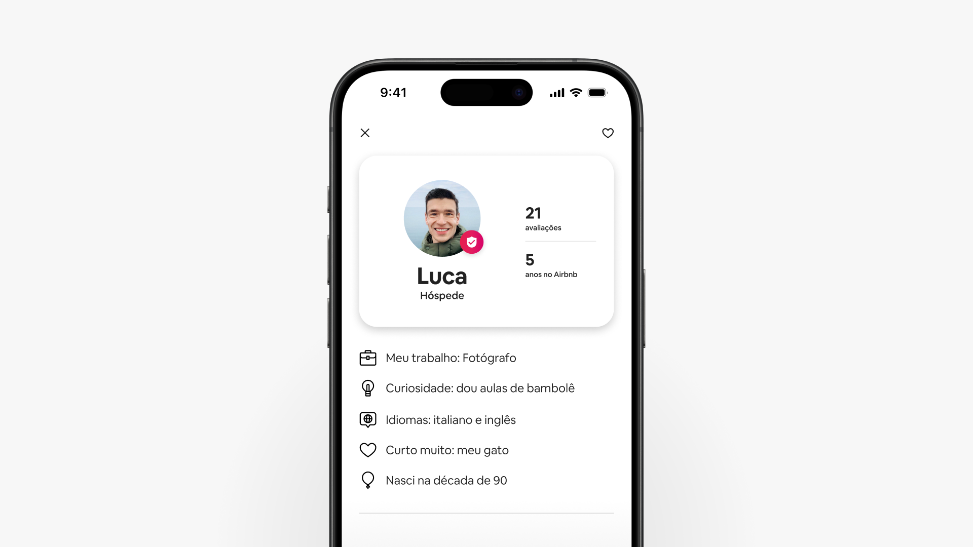 Uma captura de tela de um smartphone exibe o perfil de hóspede atualizado do Luca no Airbnb, que mostra comentários e informações sobre o hóspede.