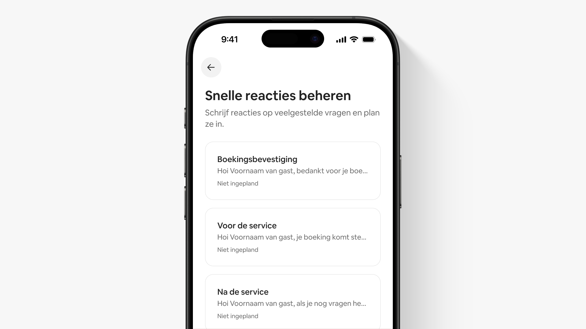 Op een gedeeltelijk scherm in de app met de titel 'Snelle reacties beheren' staat een lijst met 3 vooraf geschreven berichtsjablonen.