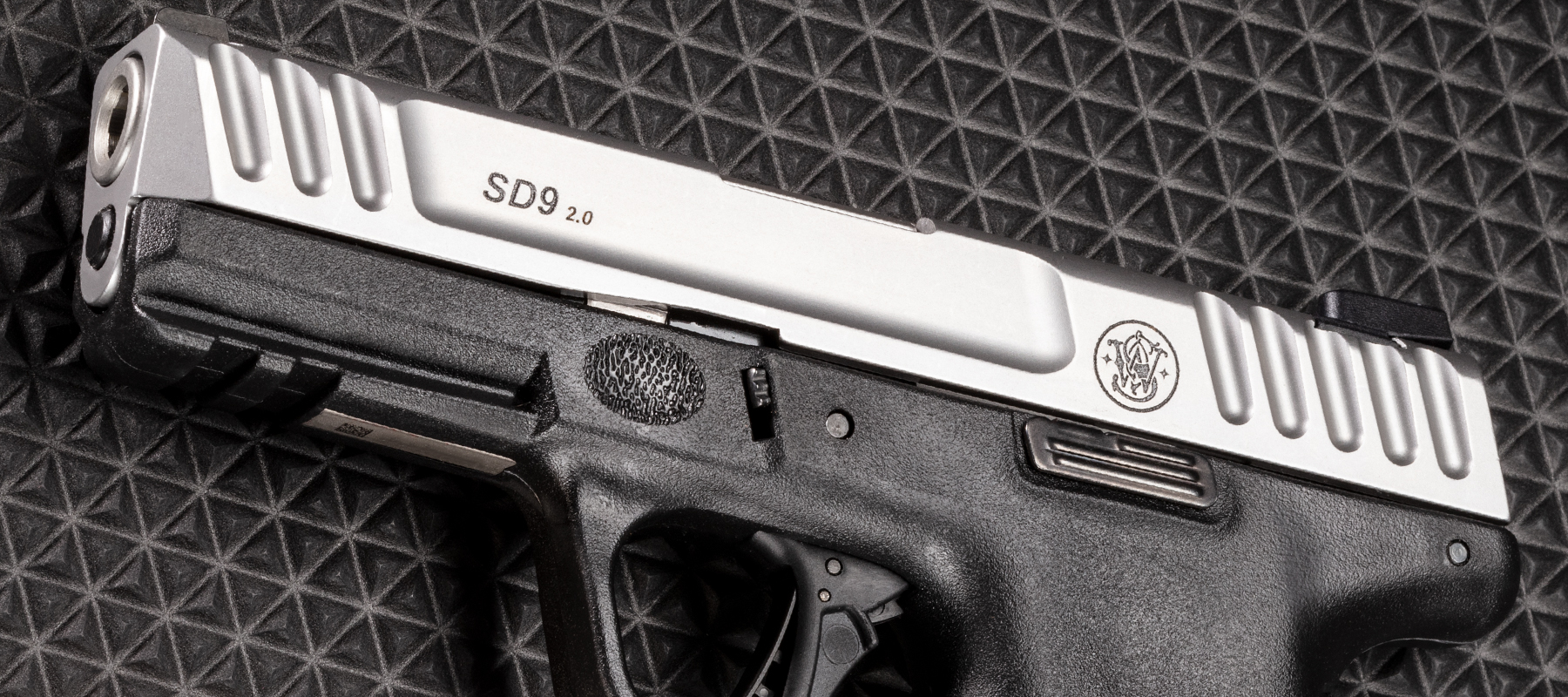 M100-1 NICKEL HANDCUFF | Smith & Wesson