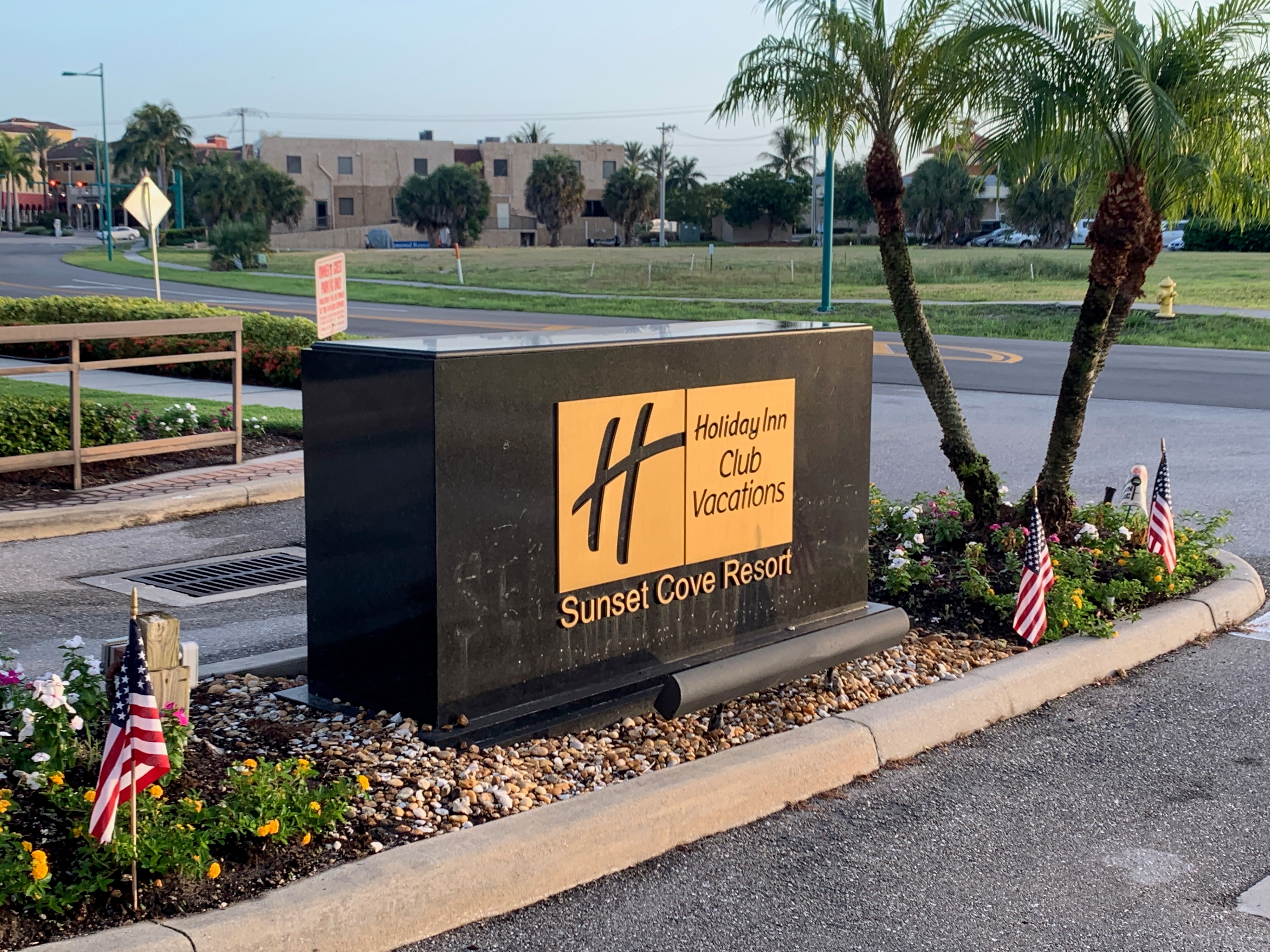 Holiday Inn Club Vacations Sunset Cove Resort monument sign