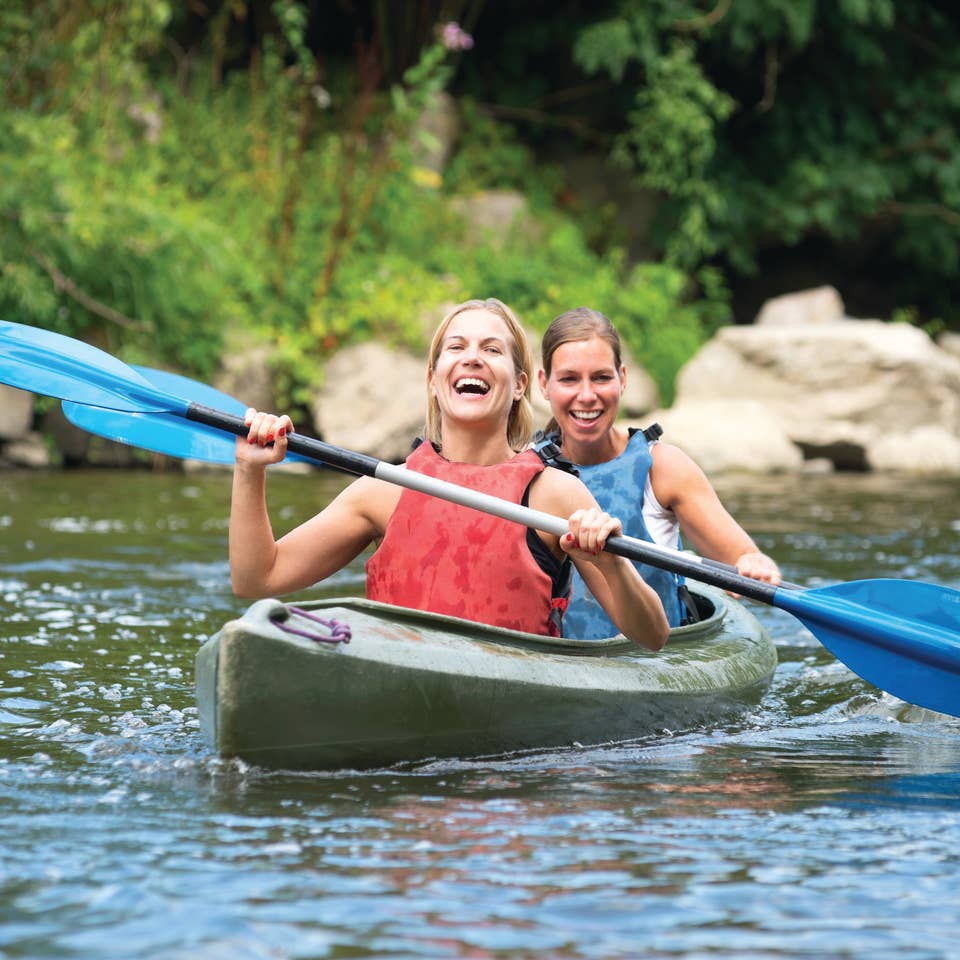 Women visiting Timber Creek Resort who went canoeing