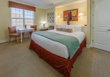 Bedroom in a two-bedroom presidential villa at Apple Mountain Resort in Clarkesville, GA