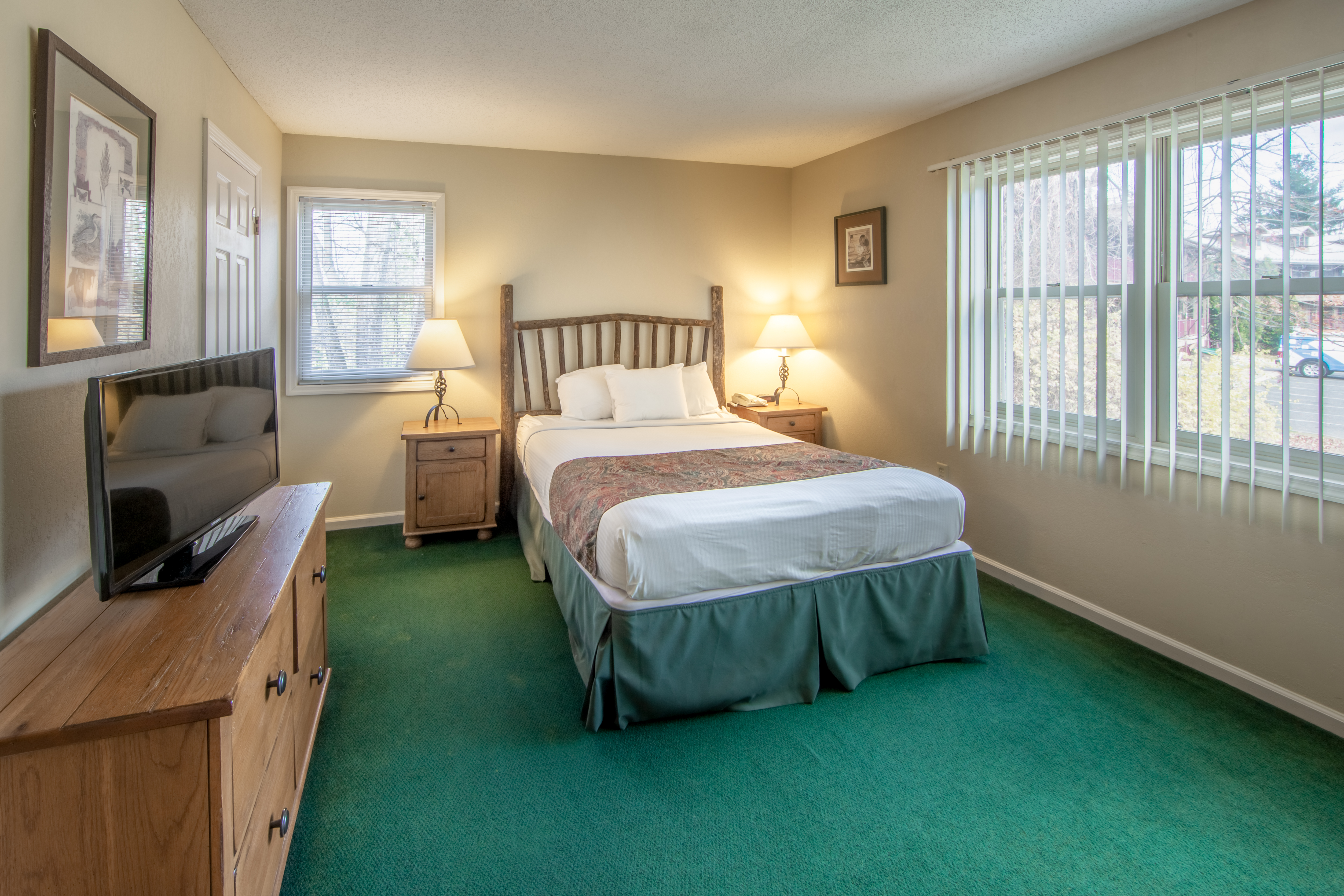 Bedroom in a Suite at Oak n' Spruce Resort in South Lee, Massachusetts