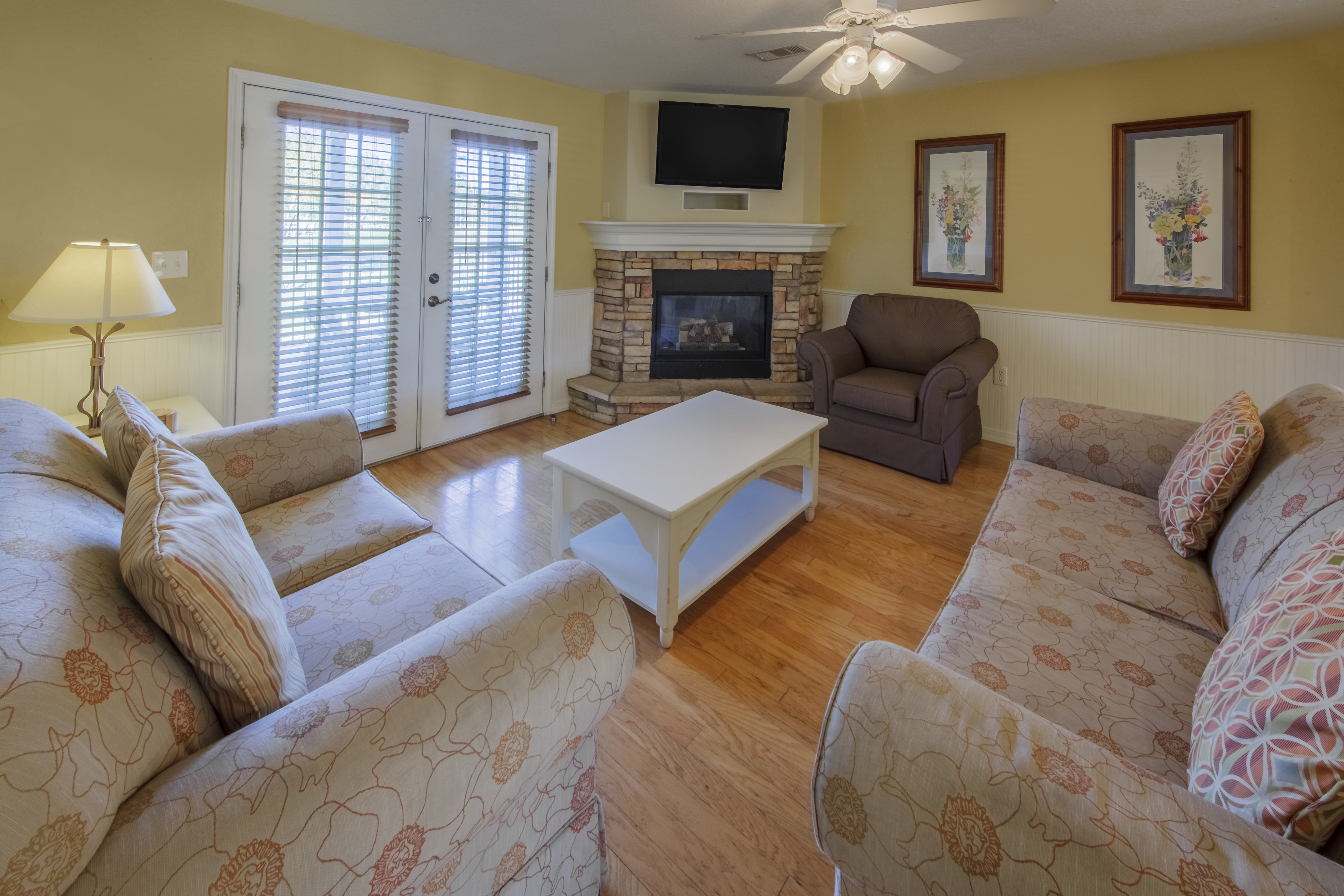 Living room at Piney Shores Resort