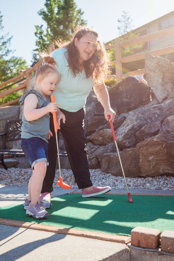 Mother and child playing mini golf at Oak n' Spruce Resort in South Lee, Massachusetts.