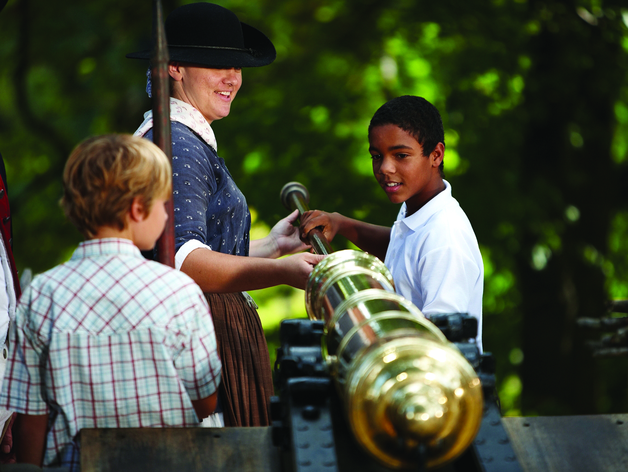 Colonial woman demonstrating how to use a telescope to two children
