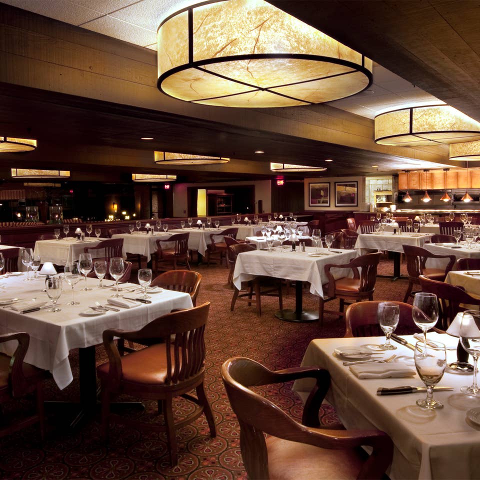 Indoor seating at Geneva ChopHouse at Lake Geneva Resort in Wisconsin.