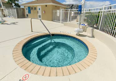 Outdoor hot tub at Orlando Breeze Resort near Orlando, Florida.