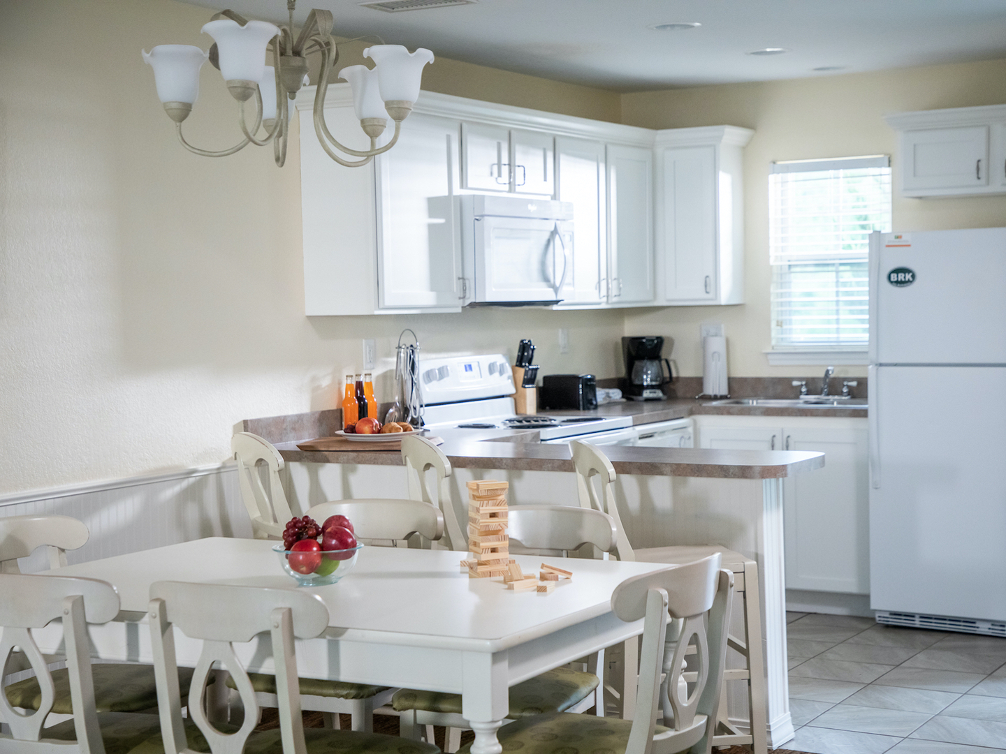 Oak n Spruce kitchen and dining area