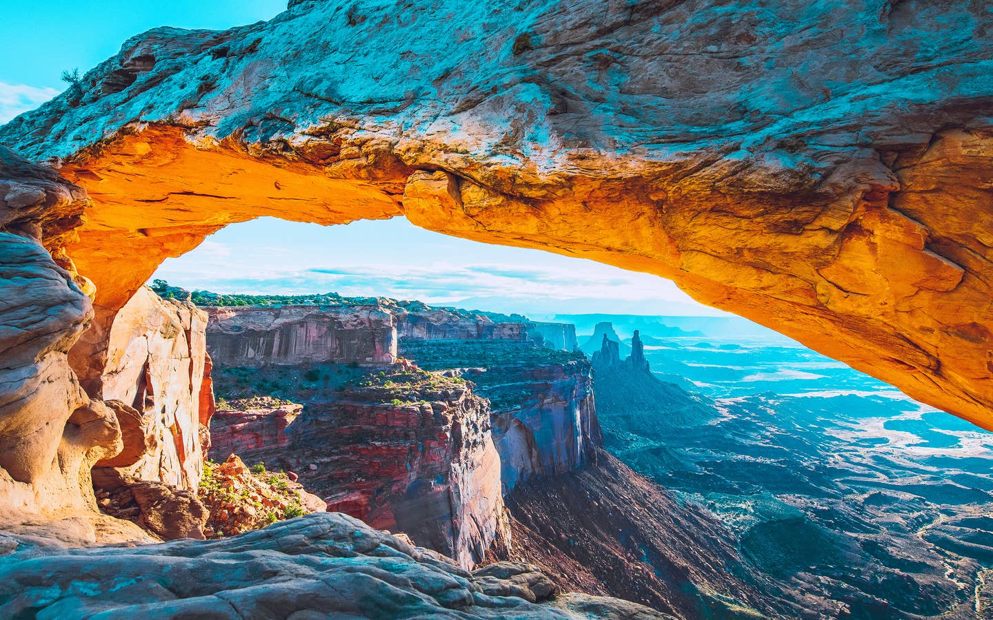 The sunrise at the Mesa Arch in the Canyonlands National Park makes the arch glow, Utah, USA.