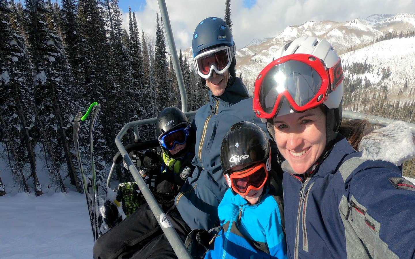8 Tips for Planning Your First Family Ski Trip