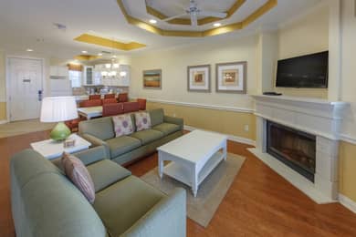 Full room view at Villages Resort at Lake Palestine