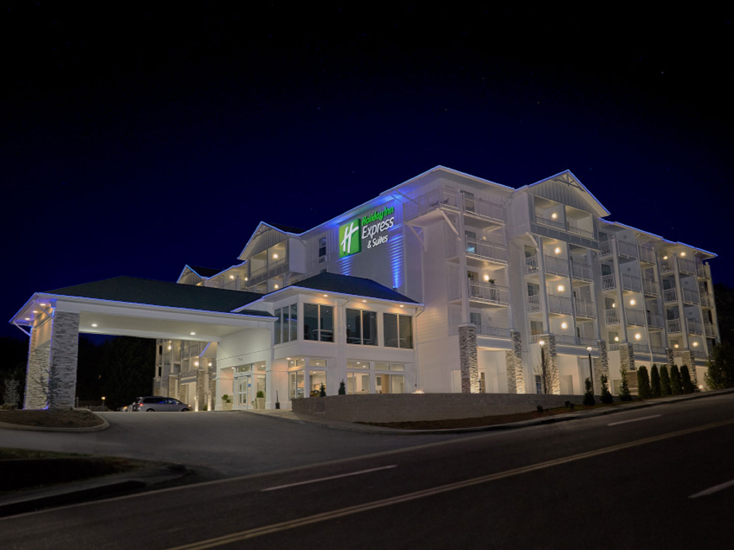 Holiday Inn Express & Suites Pigeon Forge - Sevierville