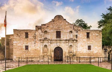 The Alamo in San Antonio, Texas underneath a blue, cloudy sunset sky.