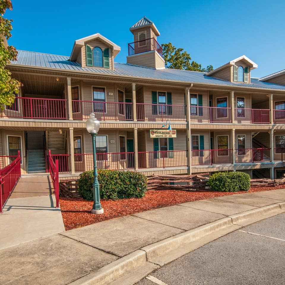 Exterior view of Apple Mountain Resort in Clarkesville, GA