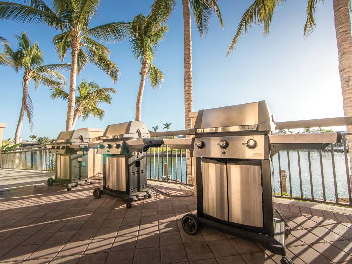 Grills at Sunset Cove Resort