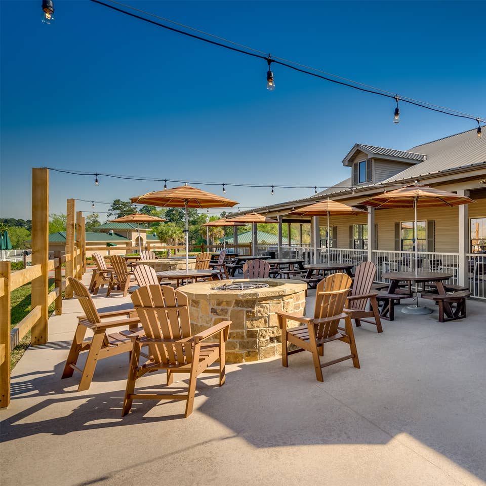 Firepit and outdoor seating at Piney Shores Resort in Conroe, Texas.