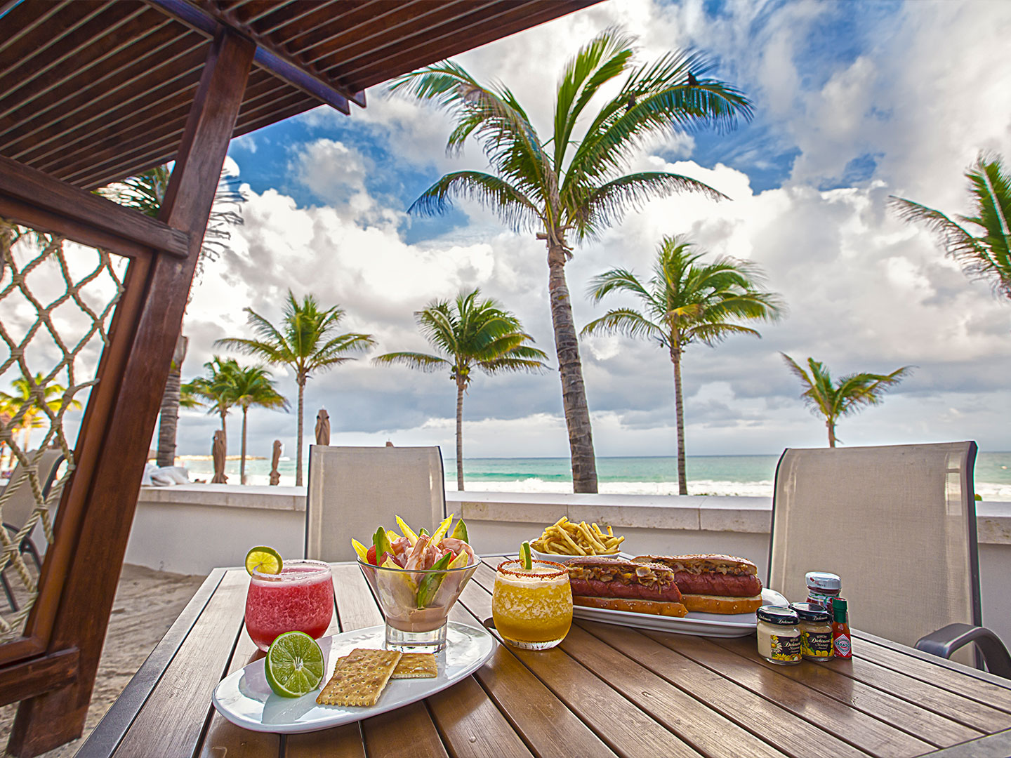 Bar with a beach view at the Grand Residences Resort in Puerto Morelos, Mexico
