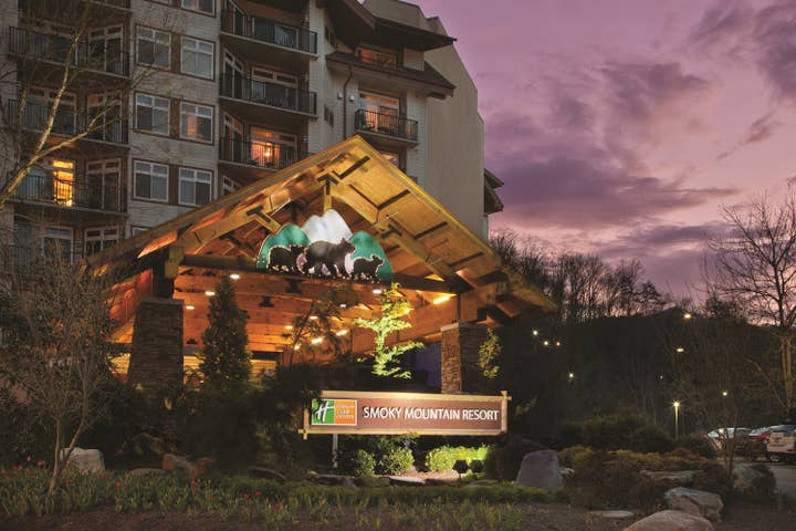 Exterior signage at Smoky Mountain Resort in Gatlinburg, TN.