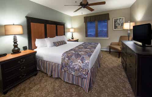 Bedroom in a one-bedroom villa at Mount Ascutney Resort in Brownsville, VT