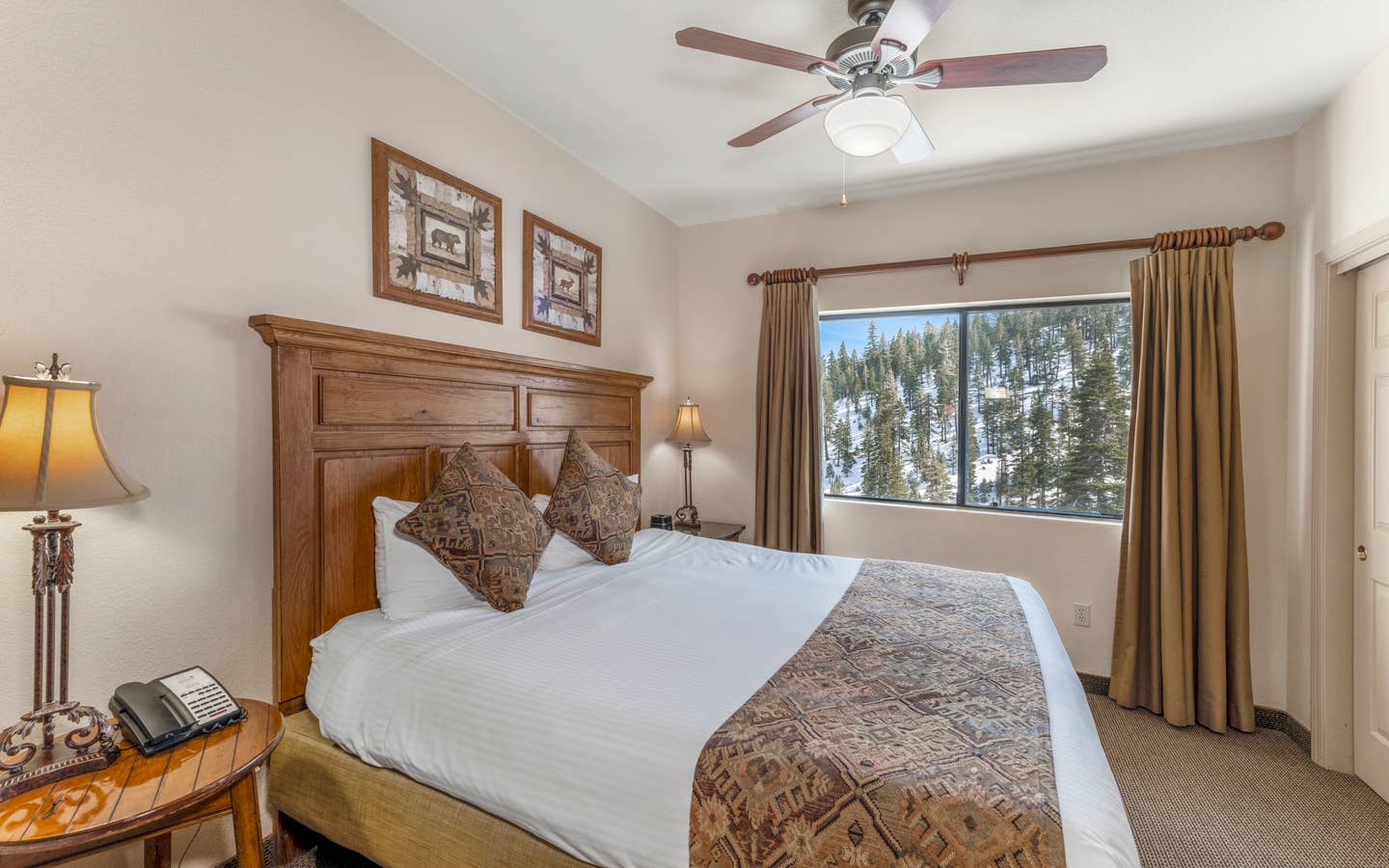 Bedroom in a Ridge Pointe villa at Tahoe Ridge Resort