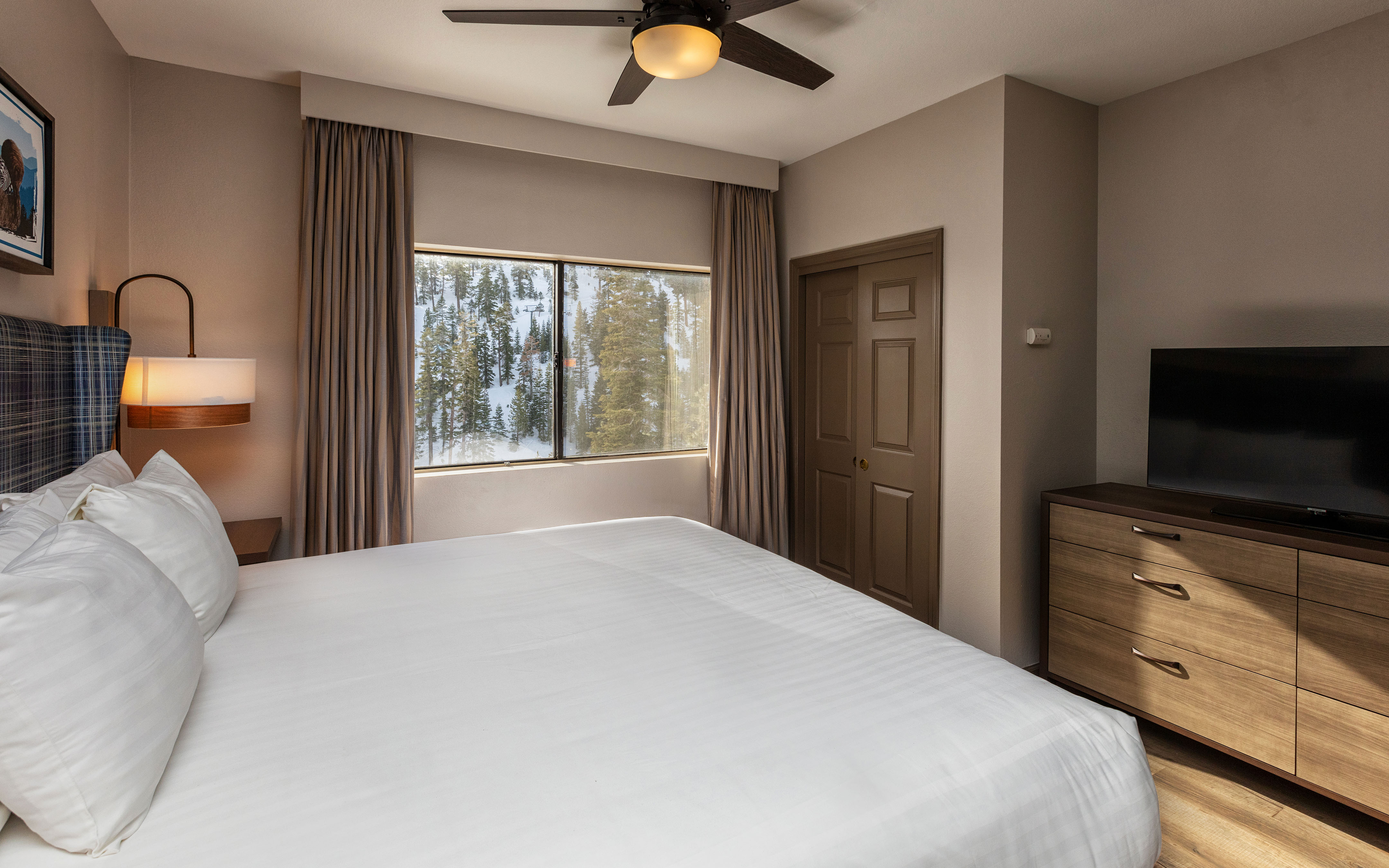 Bedroom in a Ridge Pointe villa at Tahoe Ridge Resort