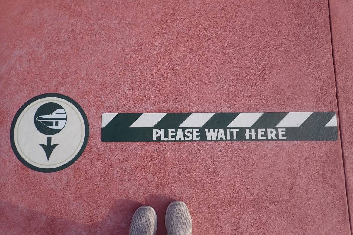 A COVID-19 safety queue decal at Walt Disney World resort indicating social distancing.