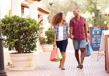 Couple shopping outdoors near Orange Lake Resort in Orlando, Florida