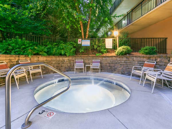 Outdoor hot tub at Smoky Mountain Resort