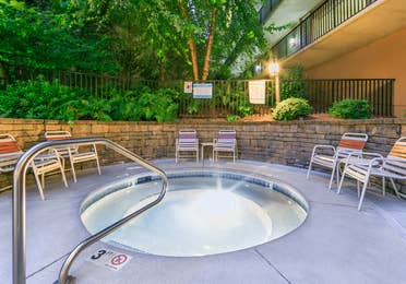 Outdoor hot tub at Smoky Mountain Resort