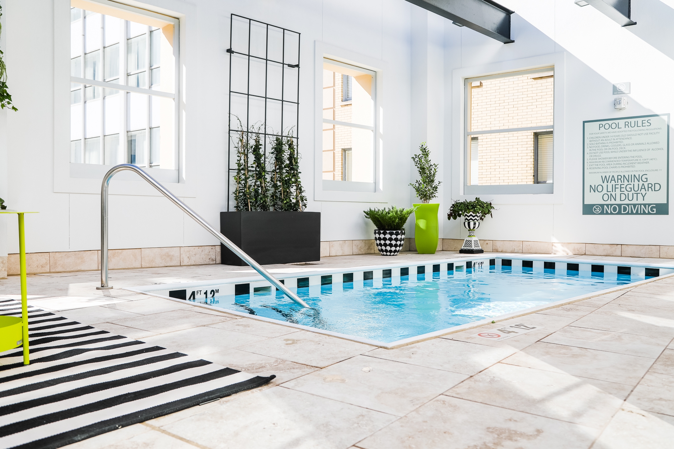 Rooftop dipping pool at New Orleans Resort in Louisiana.