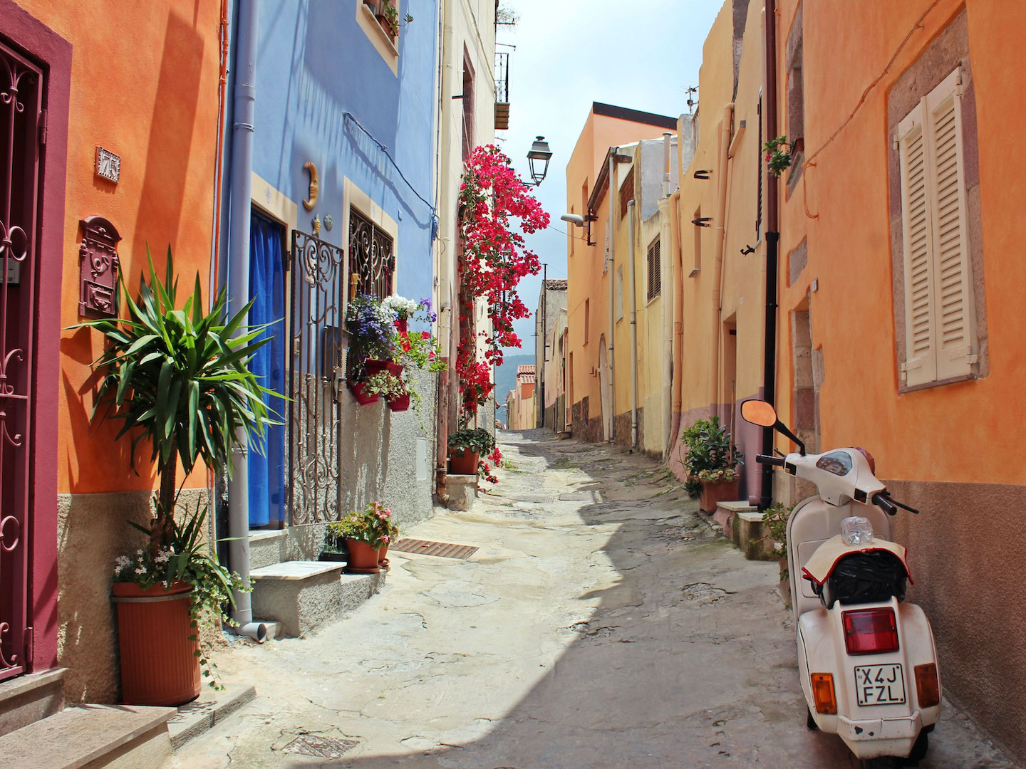 italy-street-scooter