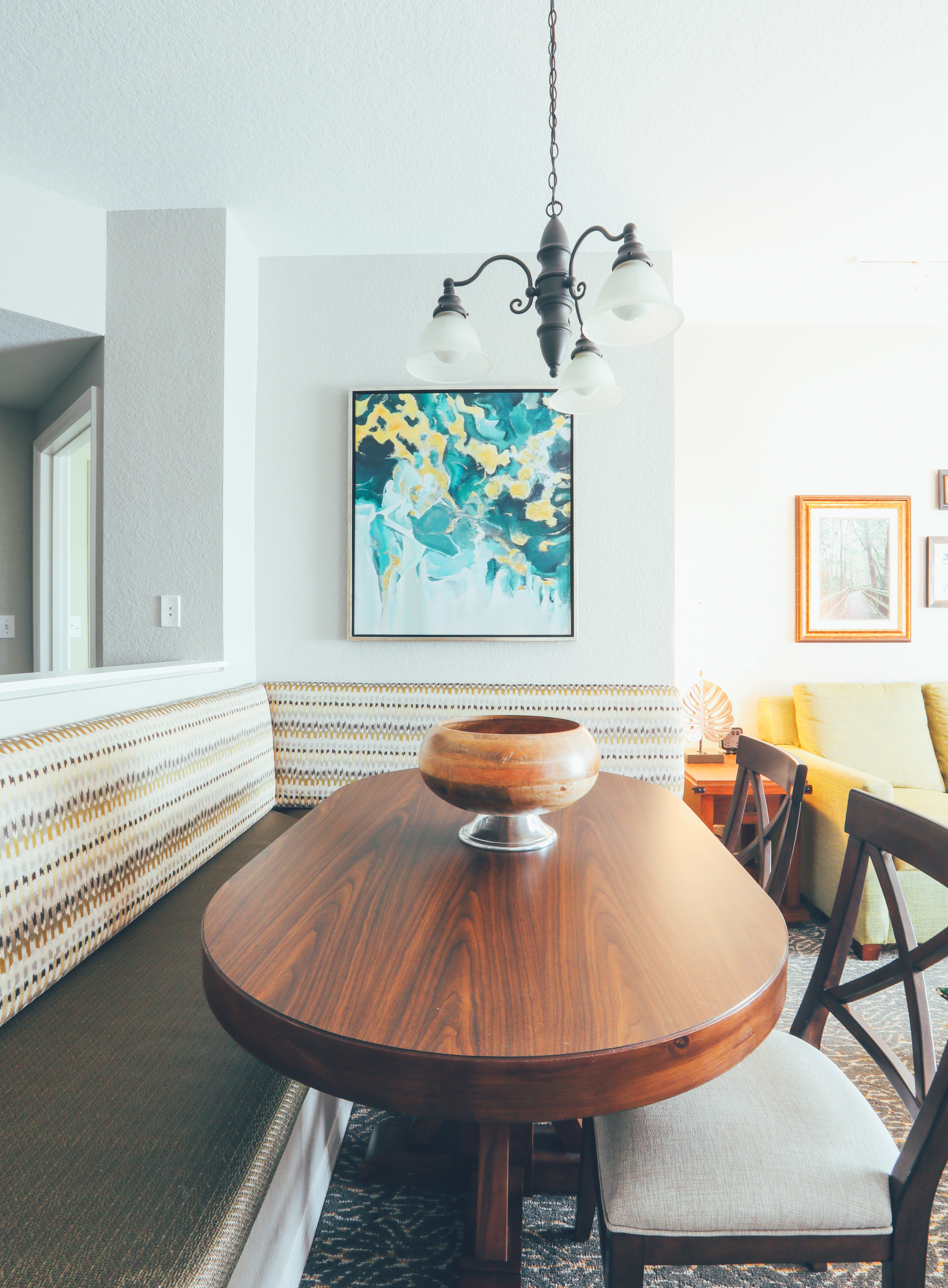 Dining area with five seats in a villa in River Island at Orange Lake Resort near Orlando, Florida