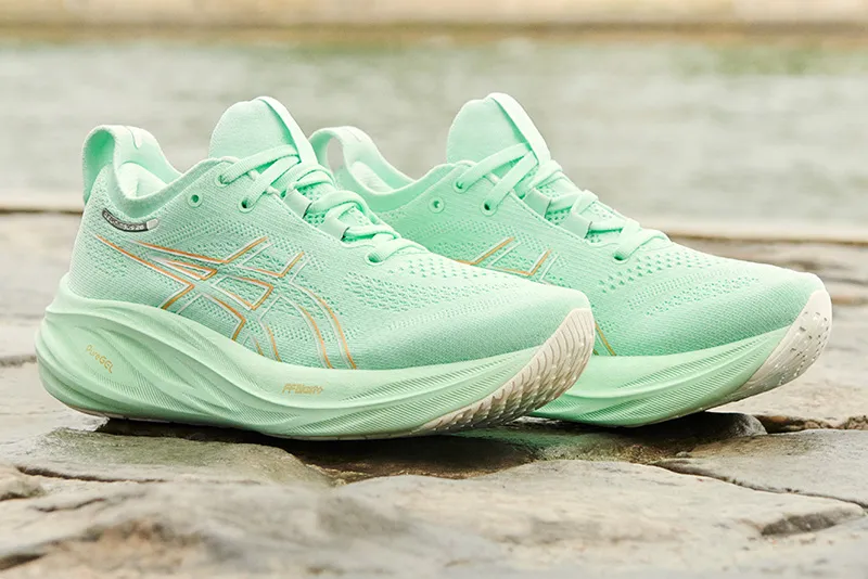 ASICS Nimbus 26 in light green