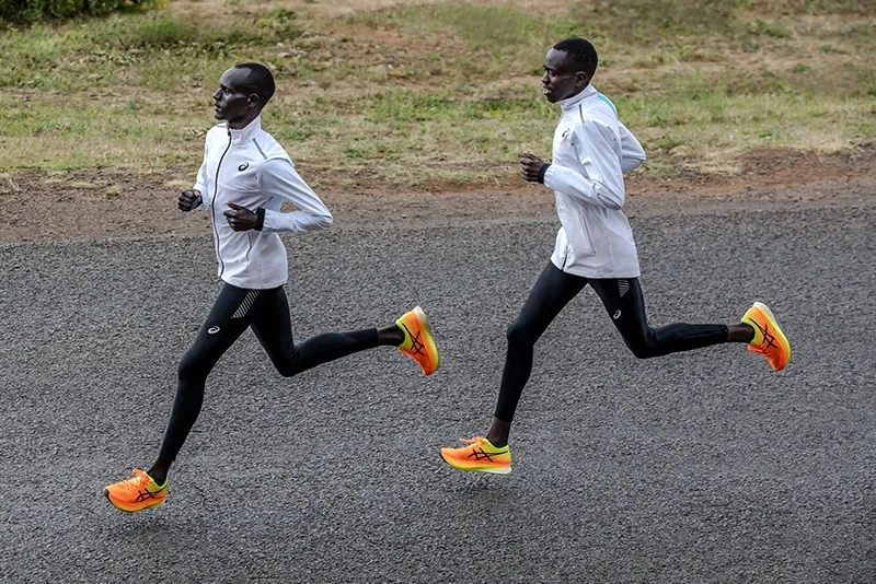 Two people running 