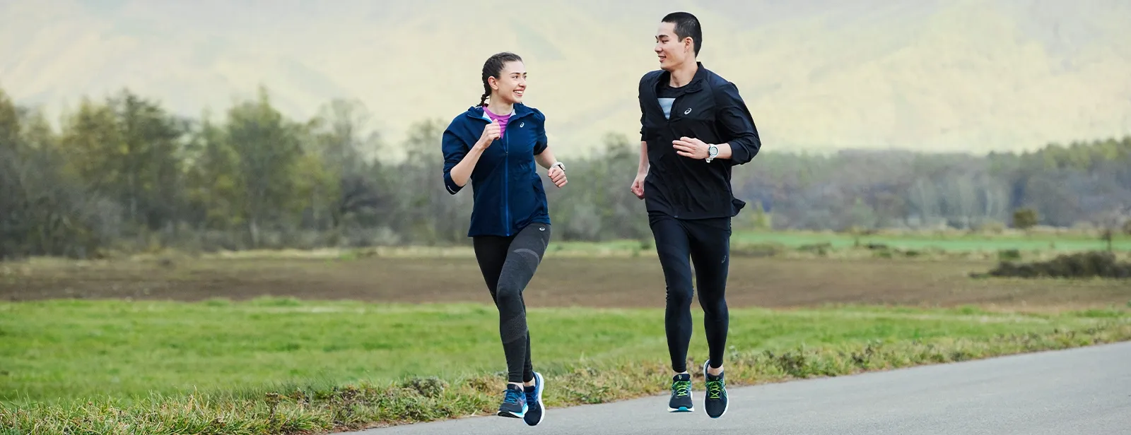 2 runners running outdoors