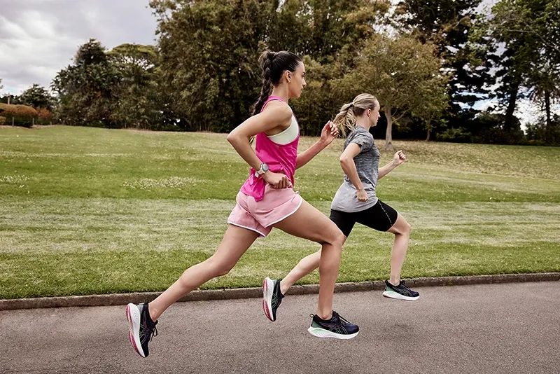 Two runners running in the Cumulus 25